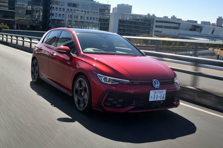 豊洲大橋を渡る「ゴルフGTI」。標準モデルよりパワフルなエンジンを搭載し、電子制御デファレンシャルロック「XDS」等も装備するスポーツモデルだが、今回はその実力をフルに試す機会はなかった。