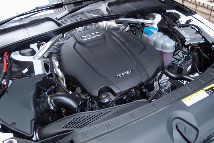 パワーユニットは、2リッター直噴直4ターボエンジンのみ。出力別に2タイプ用意される。