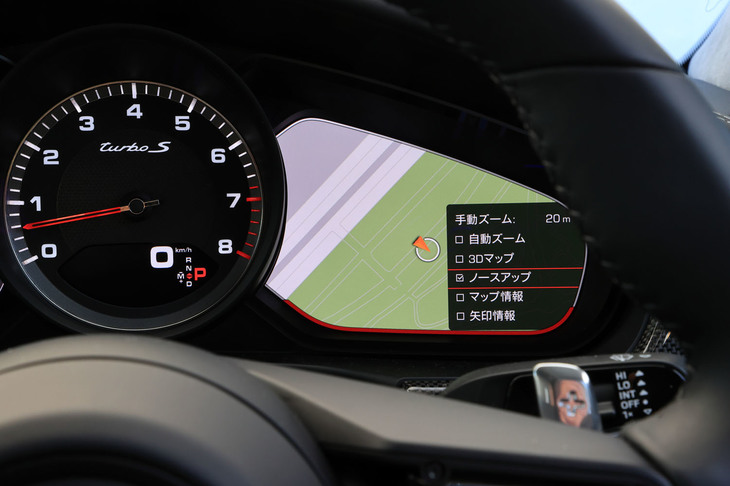 インフォメーションディスプレイには、ナビゲーションシステムと連動した地図画面も表示可能。縮尺の調整はもちろん、ノースアップ／ヘッズアップの切り替えや、3Dマップの表示なども可能となっている。