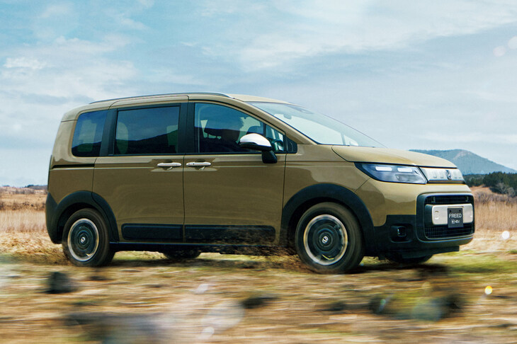 SUVスタイルの「ホンダ・フリード クロスター」。　
	ほった「そういえば、コンパクトミニバンだと“付加価値デザイン”はオラオラ系ではなくてオフロード系になるんですね」　
	清水「それどころか、『トヨタ・シエンタ』には初代の『ダイス』を除くと、付加価値デザインの派生モデル自体が存在しないよ」
	渕野「トヨタのことですから、深い計算があってのことなんでしょうねぇ」