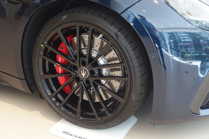 マセラティ・グラントゥーリズモ トロフェオ（フロントホイール）