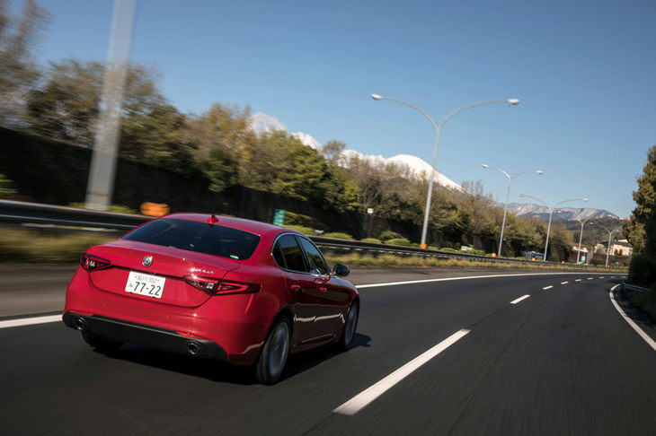 「ジュリア2.2ターボ ディーゼル スーパー」が0-100km/h加速に要する時間は7.2秒と公表される。