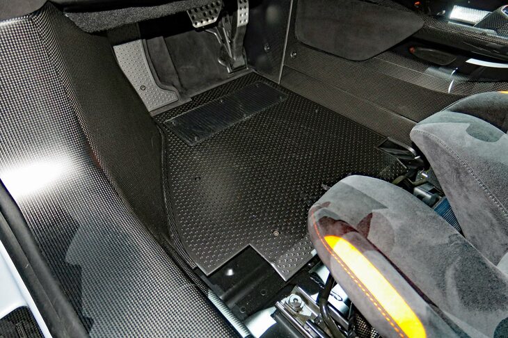 フェラーリSF90 XXストラダーレ（フロアパネル）