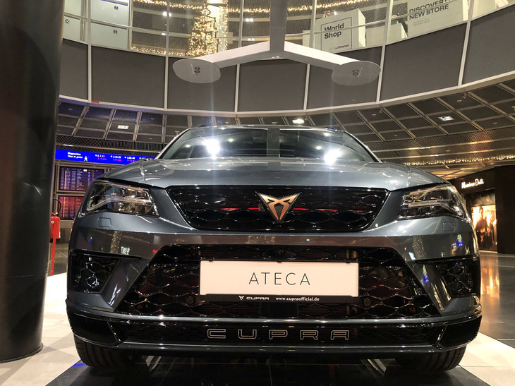 セアトのコンパクトSUV「アテカ」をベースにパワーアップとハイグレード化が図られている。