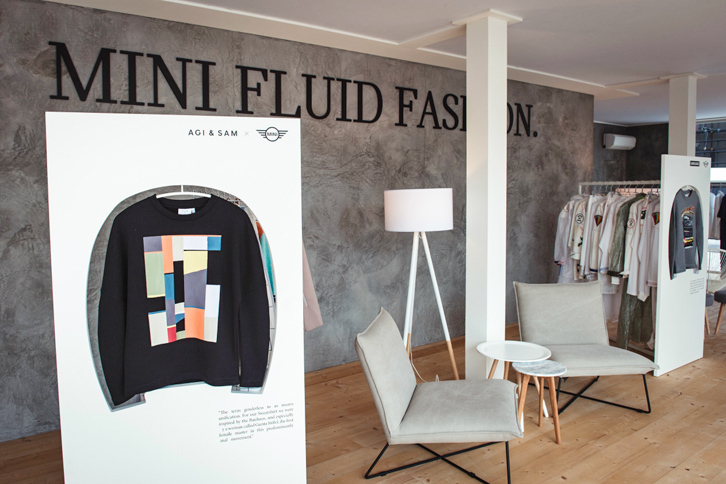 MINIが設営したパビリオンのエントランス。新進クリエイターたちを起用して制作したスウェットシャツを出展した。