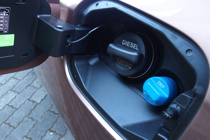 メルセデス・ベンツA200d（給油口）