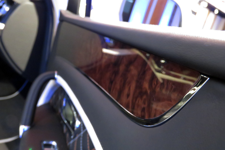 ベントレー・ベンテイガ マリナー（ドアインナーパネル）