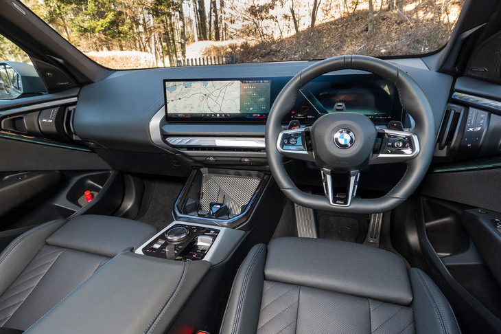 「20d xDrive Mスポーツ」はブラック基調にアルミトリムをあしらったインテリアが標準。無償・有償のオプションでほかに4タイプが用意されている。