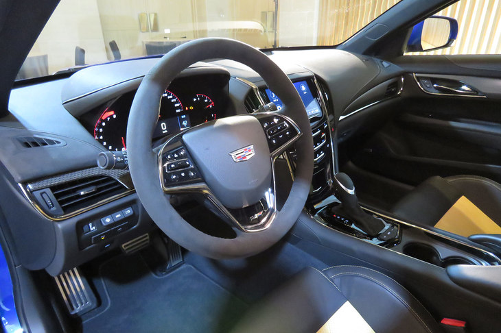 キャデラックATS-Vベクターブルースペシャル（インストゥルメントパネルまわり）