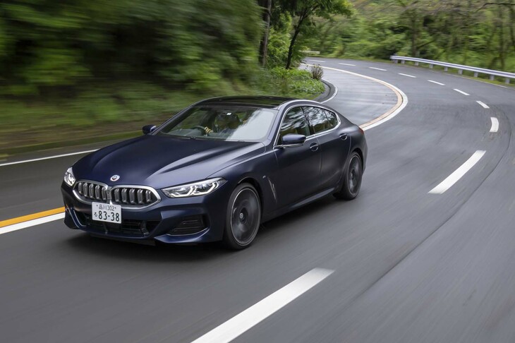 試乗車のボディーカラーは「フローズンタンザナイトブルー」。アンダーステイトメントな雰囲気を強調するマットなネイビーは52万円のオプションカラーだ。