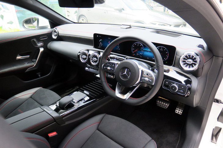 メルセデス・ベンツCLA250 4MATICシューティングブレーク（インストゥルメントパネルまわり）