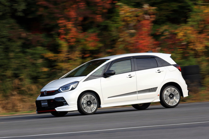 ホンダ・フィットe：HEV RS 無限パーツ装着車