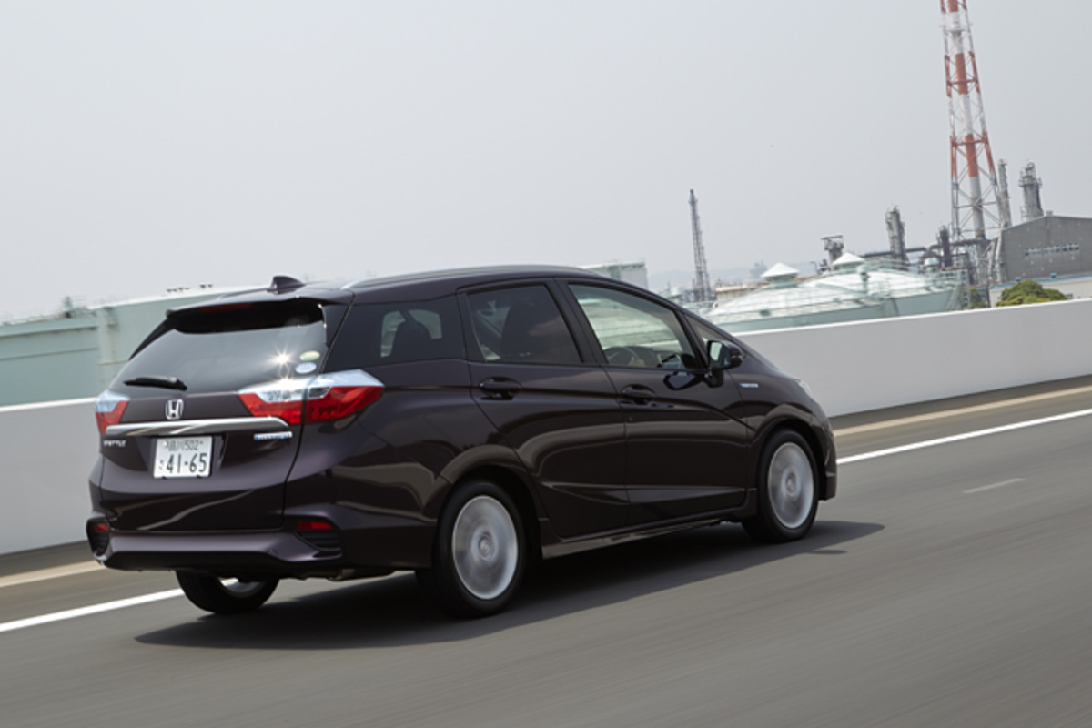 ホンダ シャトル ハイブリッドz Ff 7at シャトル ハイブリッドx Ff 7at シャトルg Ff Cvt 試乗記 もうひと工夫欲しかった Webcg