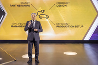 ルノーグループとEVの新会社「アンペア」のCEOを兼ねるルカ・デメオ氏は、1967年にイタリア・ミラノで生まれた。まずルノーでキャリアをスタートさせ、その後はトヨタやFCA、フォルクスワーゲンで要職につき、2020年7月にルノーのCEOに就任した。