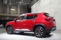 車名の「WR-V」は、「Winsome Runabout Vehicle（ウインサム ランナバウト ビークル）」の頭文字を組み合わせたもので、WR-Vとともに生き生きとした毎日を楽しんでほしいという願いがこめられているという。