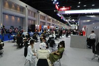 会場でクルマをオーダーできるのがバンコクモーターショーの特徴のひとつ。ブースの裏には広い商談スペースが。