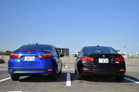 「グレイス」（左）は「BMW 3シリーズ」（右）にどこか似ている。