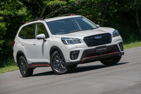 内外装をオレンジのアクセントで飾った「X-BREAK」にも試乗。ガンメタリック塗装のホイールも専用装備となる。