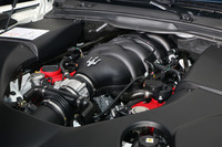 エンジンについては4.2リッターV8が廃止され、4.7リッターV8に一本化された。