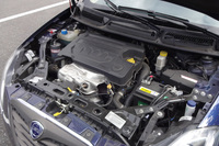 「ランチア・デルタ1.6マルチジェット」のエンジンルーム。最高出力は120ps、最大トルクは304Nm。