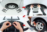 本体を広げて車体側からタイヤにかぶせてワンタッチジョイントを接続。その後に手前側のフックを接続して最後にEASYハンドルで締め上げれば完成という簡単取り付けを実現しているのがクイックイージーの特徴だ。作業動画も配信されているので参照されたい。