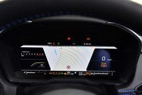 12.3インチのフル液晶メーター。写真のようにカーナビのマップを大きく映し出すことができる。