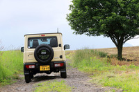 本格オフローダーとしてはもちろん、モデルチェンジのスパンが長いクルマとしても知られる「ジムニー」と「Gクラス」。2018年に登場した現行型も、長くファンに愛されるロングセラーとなることだろう。