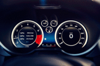 メーターの代わりに備わるフルデジタルのインフォメーションディスプレイ。走行モードに応じて表示が切り替わる。