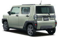 「ダイハツ・タフト」に特別仕様車「ダーククロム ベンチャー」登場　一部改良で燃費も改善の画像
