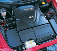 エンジンは、仕向地によって、じゃっかん出力が異なる。6段MTと組み合わされるハイパワー版＝250ps/240ps（日米豪/欧州）。スタンダード＝210ps/192ps。スタンダードモデルのトランスミッションは、日本が5段MTと4段AT、北米とオーストラリアはATのみ、ヨーロッパは5段MTのみとなる。