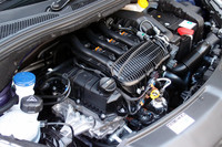 「208アリュール」に搭載される、新開発の1.2リッター3気筒エンジン。