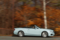 燃料タンクの容量は90リッター。1回の満タンで800km以上走ることができる。