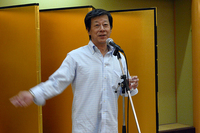 試乗会の後の夜の懇談会で。なにごともこの方がしゃべらないと始まらない！