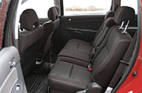 写真をクリックするとシートが倒れるさまが見られます。
	 