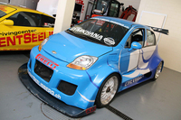 車庫にはこんな珍品も。欧州の高速道路上ではかなりトロいことで知られる2代目「シボレー・マティス」に「シボレー・コルベットZ01」の580hpエンジンを搭載したもの。