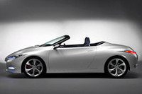 サイドビュー。「スムーズな曲線とシャープな直線を融合した」という。