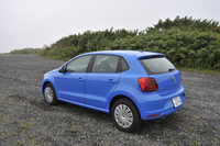 写真のボディーカラーは新色の「コーンフラワーブルー」。ほか7色を加えた計8色がラインナップされる。
    