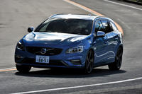 ボルボV60 T6 AWD R-DESIGN
    