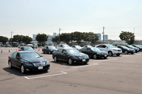 会場にズラリ並べられた、レクサスのハイブリッドカー。