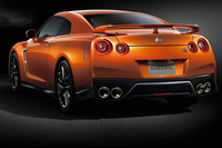 日産、2017年モデルの「GT-R」を発売の画像