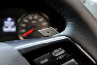 シフトパドルは、排気量の大きな2リッターのCVTモデルに限り標準で与えられる。