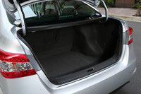 トランクルームの広さは510リッター。後席を倒すことはできないが、それでも9インチ×46インチのゴルフバッグ4本をしまうことができる。