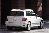 参考までにGLクラスとサイズを比較してみると、570mm短く、115mm狭く、155mm低い。既存のSUVモデルと比べるとだいぶ小さめといえる。