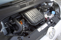 エンジンバリエーションは1リッター直3のみで、60ps仕様と75ps仕様の2タイプが設定される。2013年には電気自動車版が追加予定となっている。