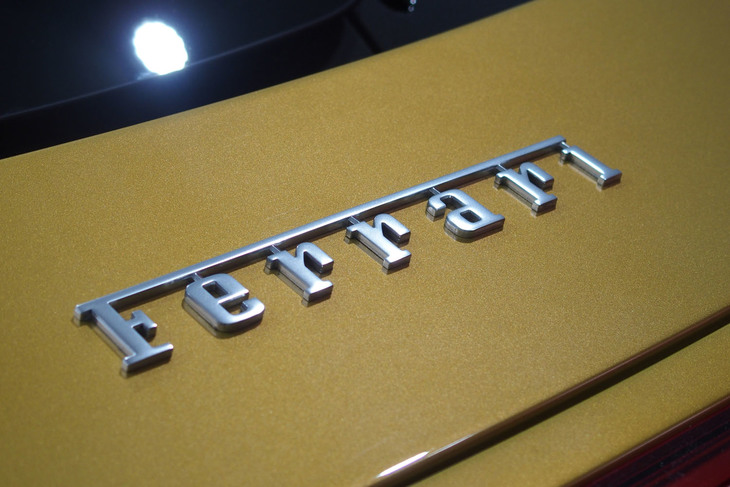 フェラーリSF90スパイダー（エンブレム）