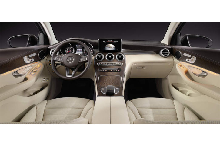 「メルセデス・ベンツGLCクーペ」のインテリア。