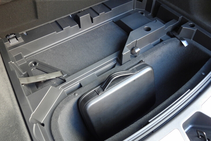 キャデラック・リリック（ラゲッジアンダーボックス）