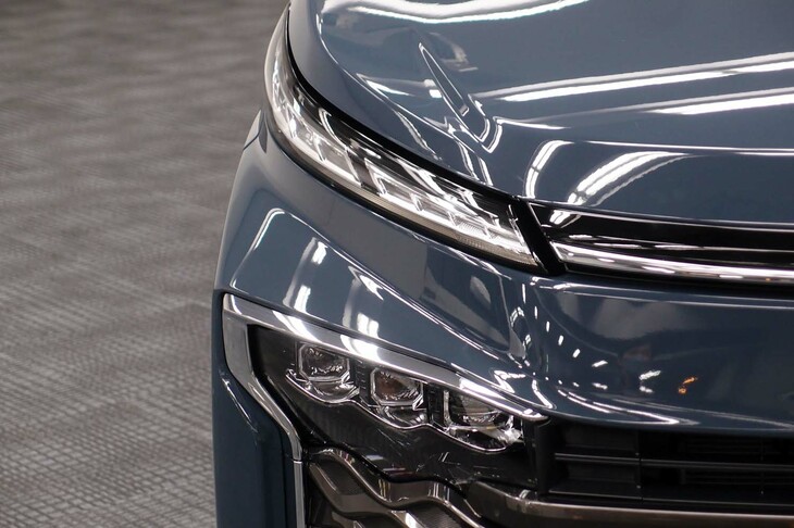 トヨタ・ヴォクシーS-Z＜7人乗り／ハイブリッド車＞（ヘッドランプ）