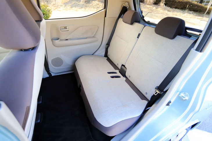 三菱eKワゴンG（リアシート）