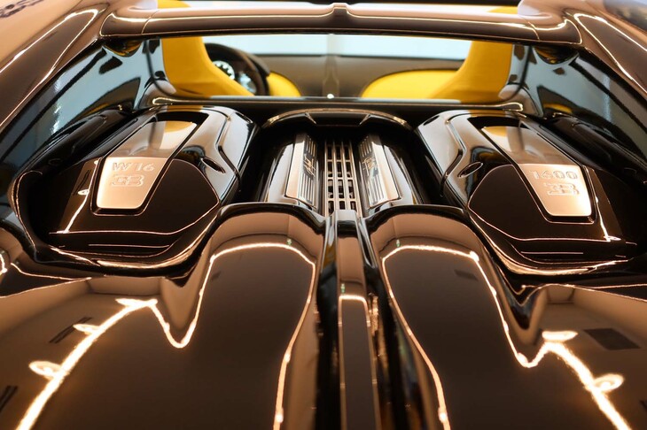 ブガッティW16ミストラル（W型16気筒ターボエンジン）